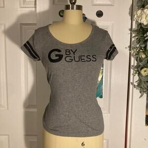 Grey guess shirt with black sequence lettering 2000s y2k